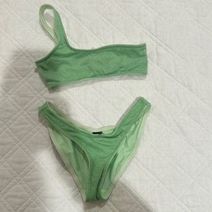 TRAINGL BIKINI. BARELY WORN. SIZE XXS